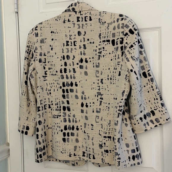 Coldwater Creek Women's Beige and Black Blazer . 3/4 Length sleeve size 12 - Picture 3 of 8